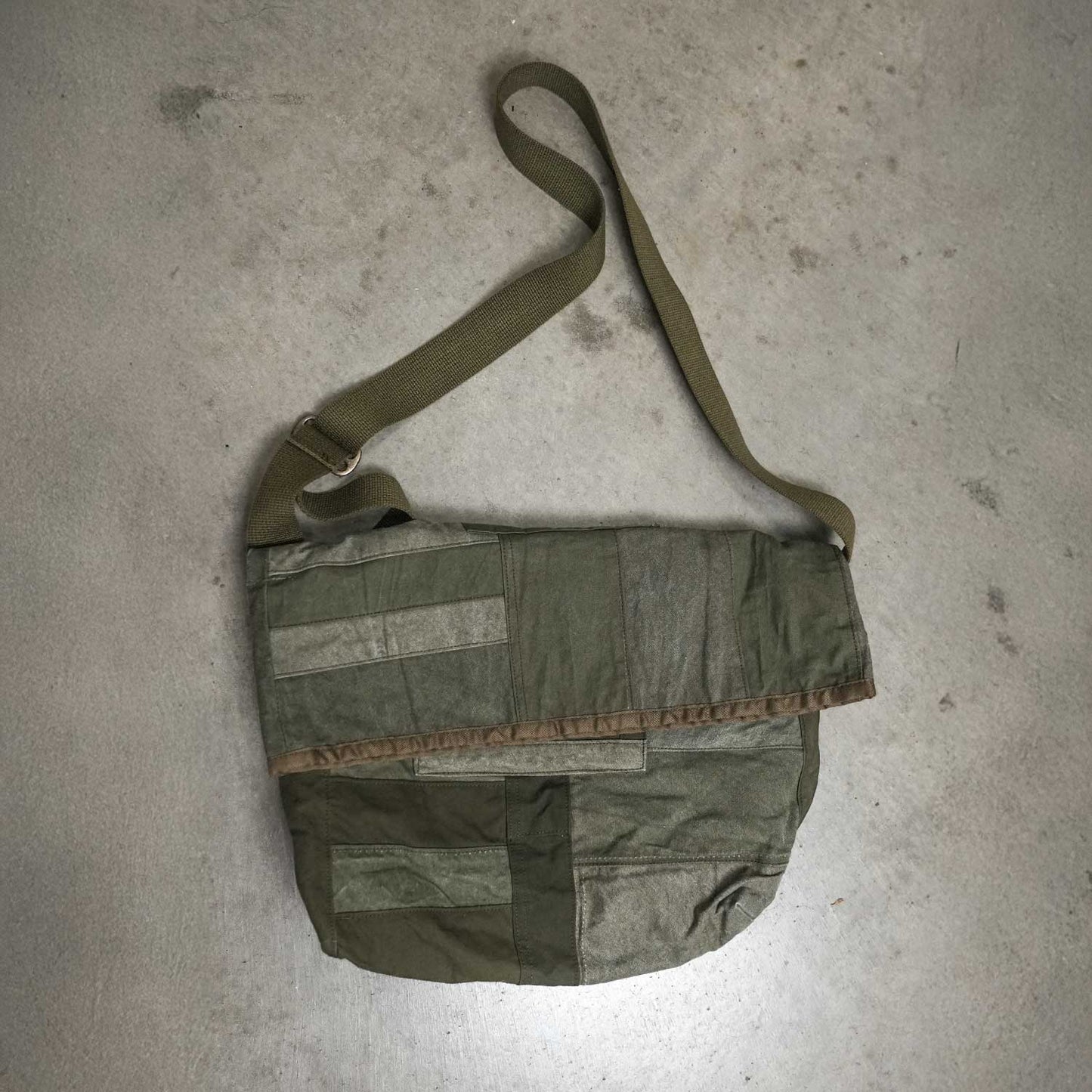 ミリタリーパッチワーク ポストマンショルダーバッグ ハンドメイド メンズ レディース