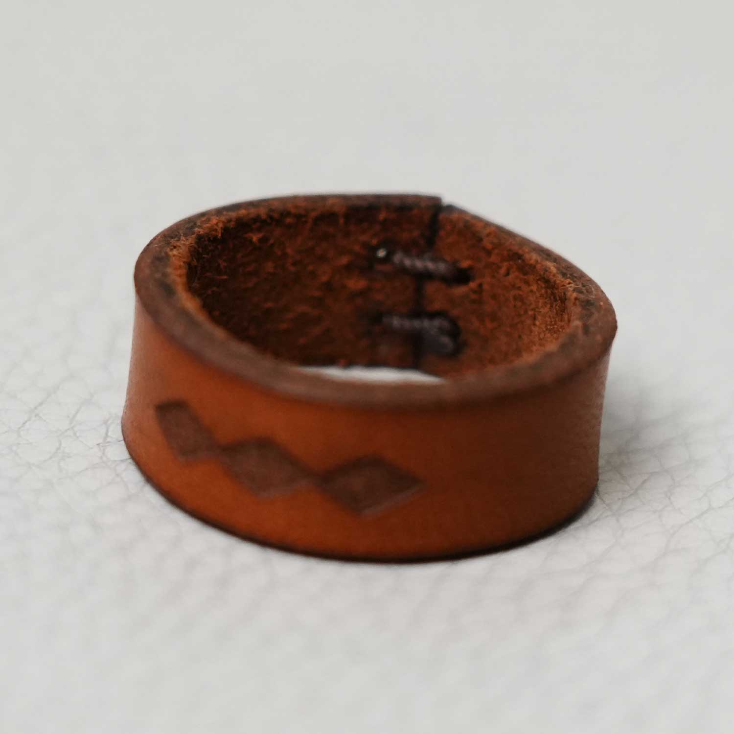 ＊展示品です♪ハンドメイド♪ ヴィンテージ加工レザーリング 6号＊ ヴィンテージミリタリーレザーリング 40s 革 指輪 ハンドメイド | T.K