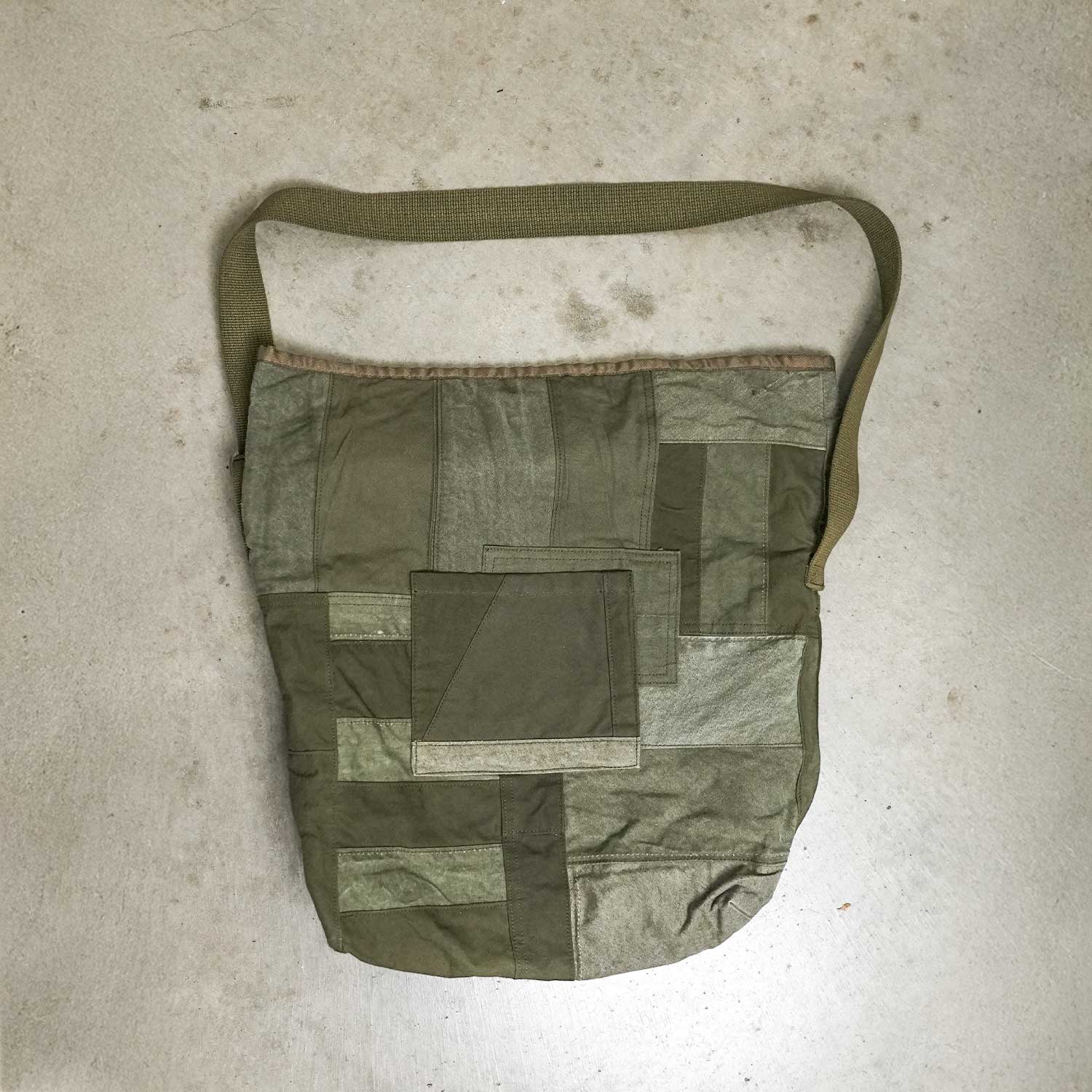 USA 軍生地 ショルダーバック ハンドメイド ミリタリーパッチワーク ポストマンショルダーバッグ ハンドメイド