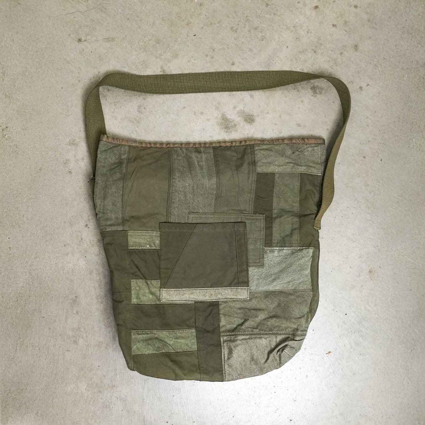 ミリタリーパッチワーク ポストマンショルダーバッグ ハンドメイド メンズ レディース