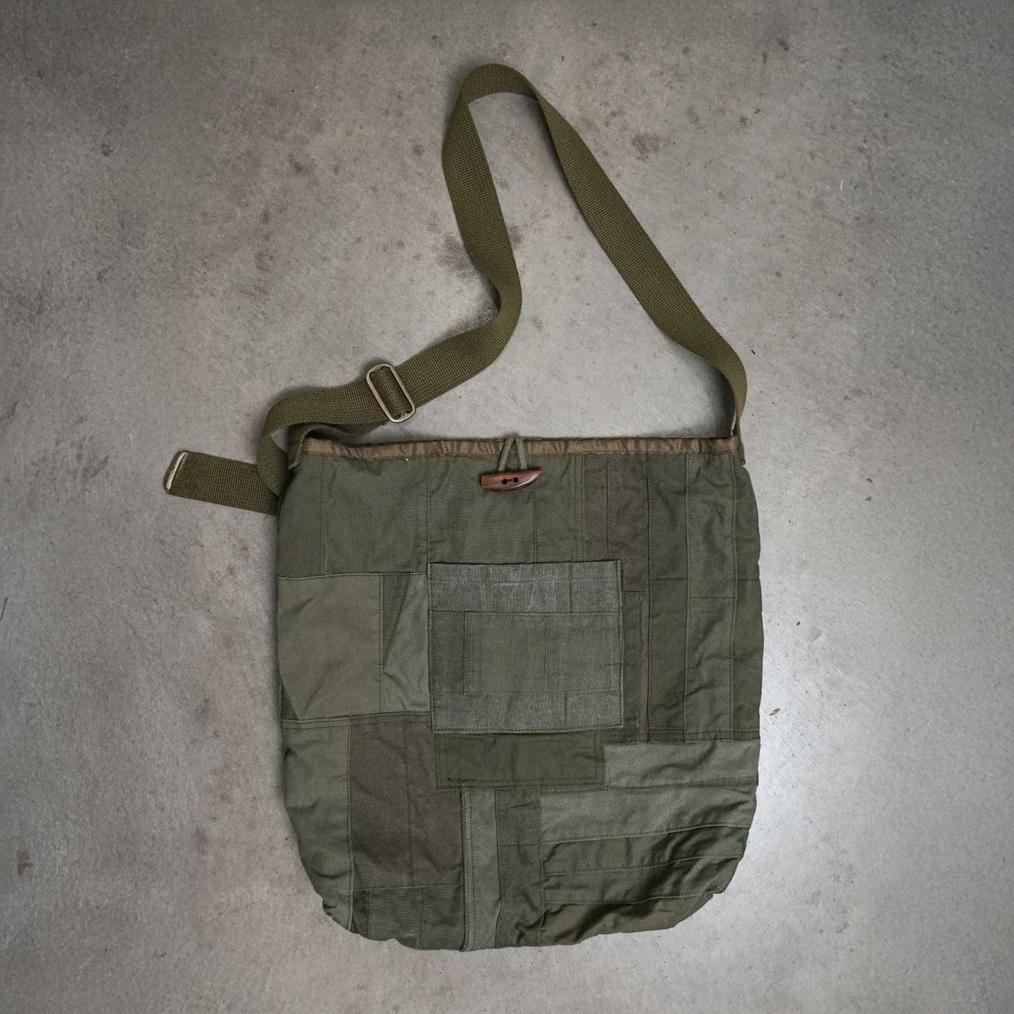 ヴィンテージミリタリーパッチワーク ショルダーバッグ ハンドメイド 男女兼用
