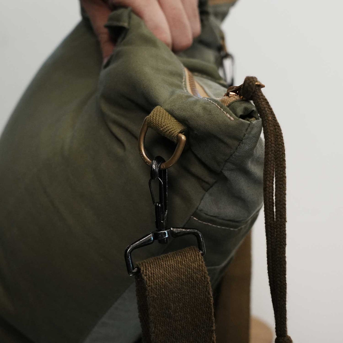 1950年代 50's アメリカ軍 USアーミーのスリーピングバッグ生地 リメイクショルダーバッグ(ヘルメットバッグ) Sサイズ