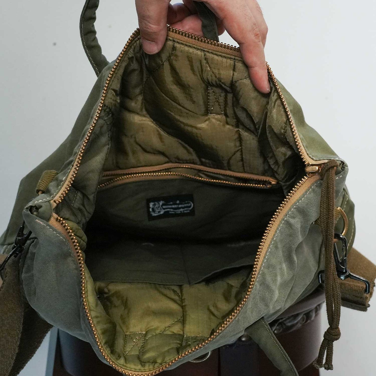 1950年代 50's アメリカ軍 USアーミーのスリーピングバッグ生地 リメイクショルダーバッグ(ヘルメットバッグ) Sサイズ