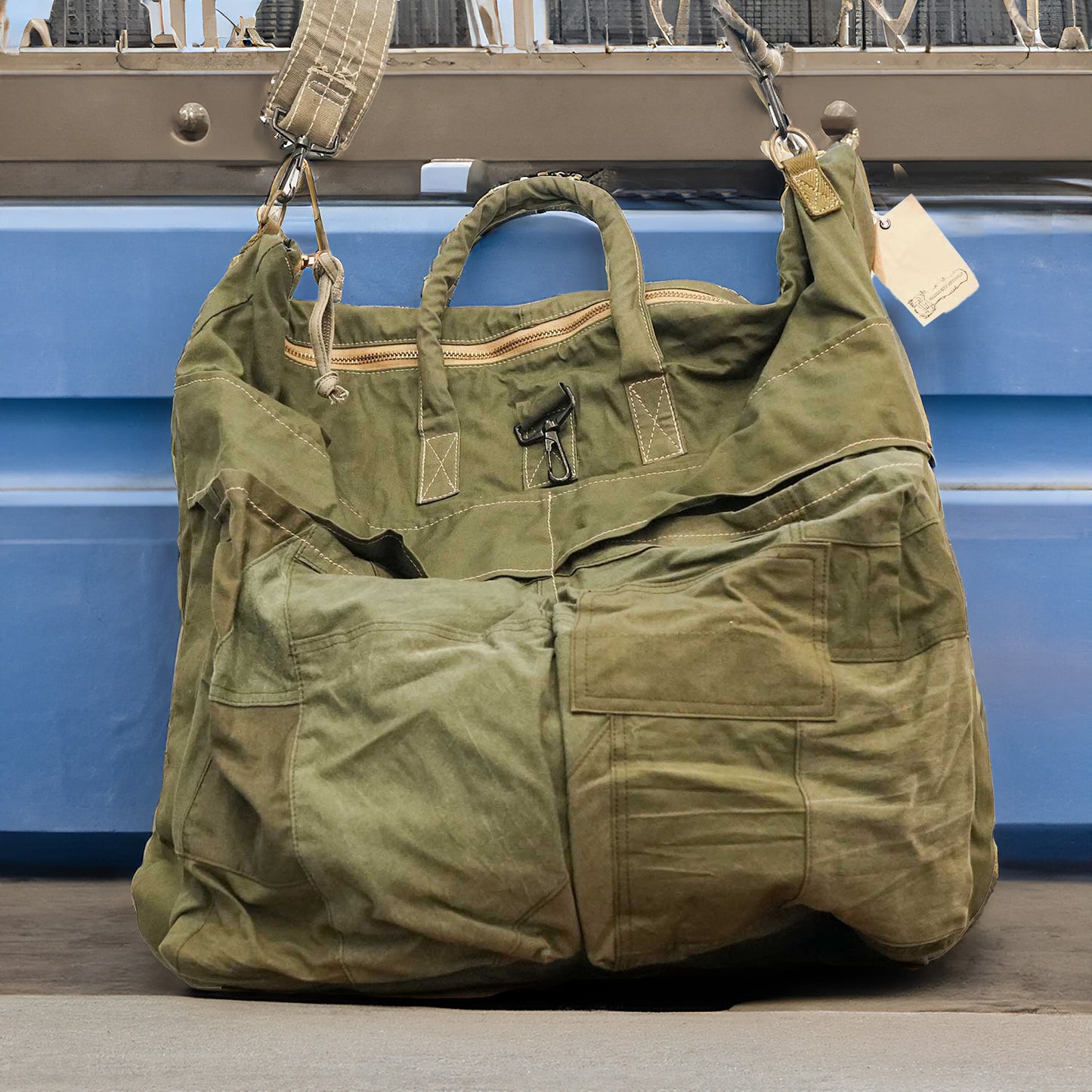 1950年代 50's アメリカ軍 USアーミーのスリーピングバッグ生地 リメイクショルダーバッグ(ヘルメットバッグ)  Lサイズ【T.K GARMENT SUPPLY】