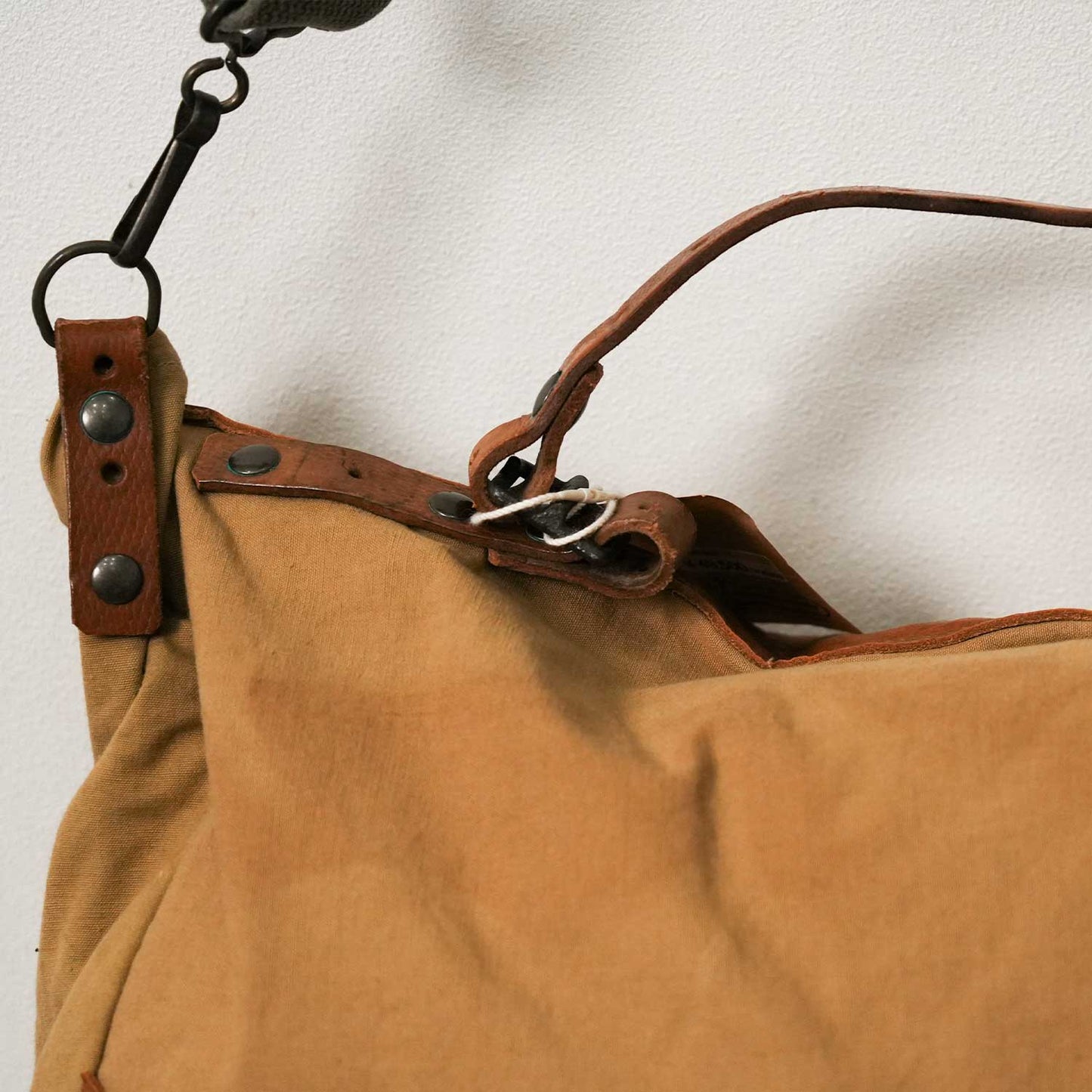 FRENCH MILITARY TENT × US MILITARY LEATHER SHOULDER BAG 50sフランス軍テント × USミリタリーベルト × 牛革 ショルダーバッグ