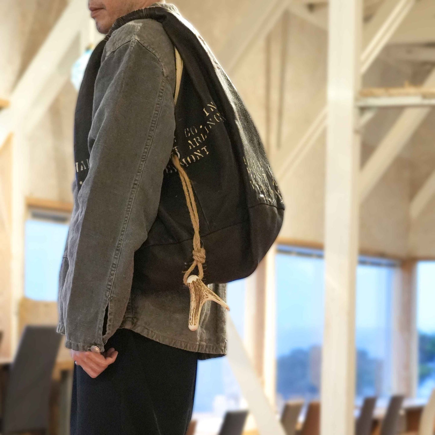 ショルダーバッグ(ビンテージレザー(鹿皮)リメイク)｜T.K GARMENT SUPPLY｜リメイク・リサイクル・ナチュラルをメインコンセプトとして掲げたブランド　イメージ1