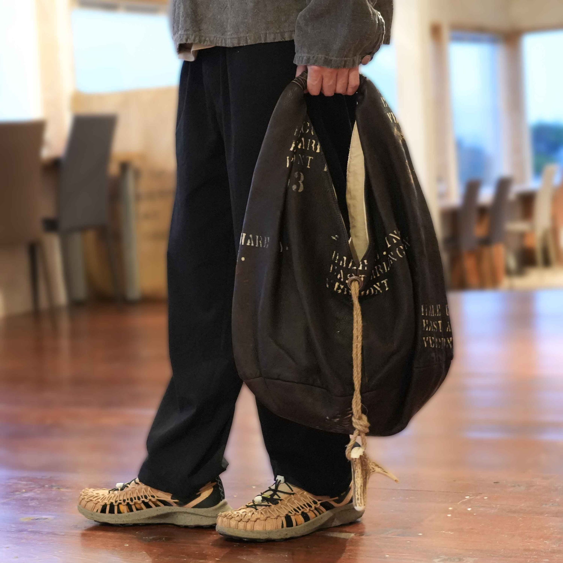 ショルダーバッグ(ビンテージレザー(鹿皮)リメイク)｜T.K GARMENT SUPPLY｜リメイク・リサイクル・ナチュラルをメインコンセプトとして掲げたブランド3