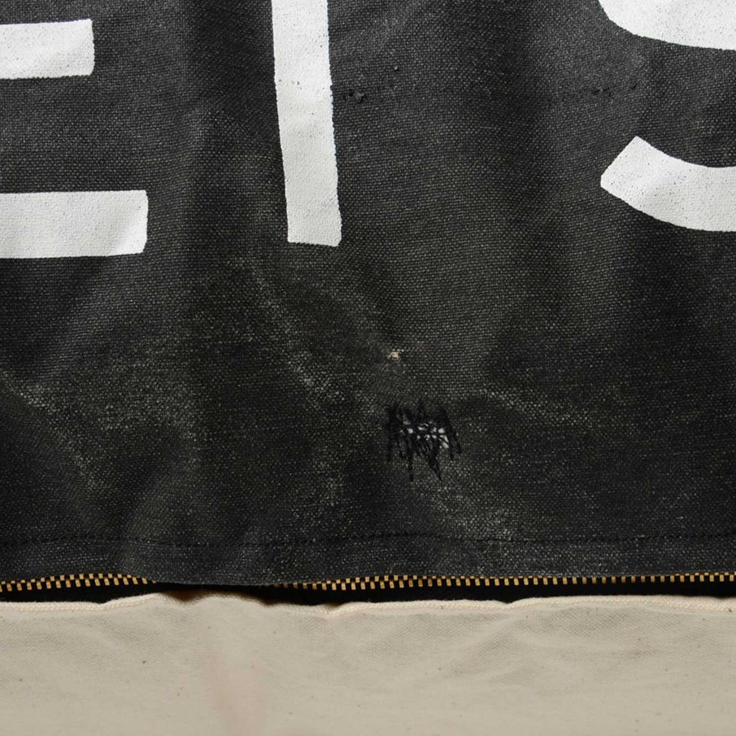 商品管理 Bus destinationクッション(TK-CTP15B WASH)(岡山伝統製法帆布ウォッシュ＋ダメージ加工)90cm角　継ぎ目　ボロイメージ