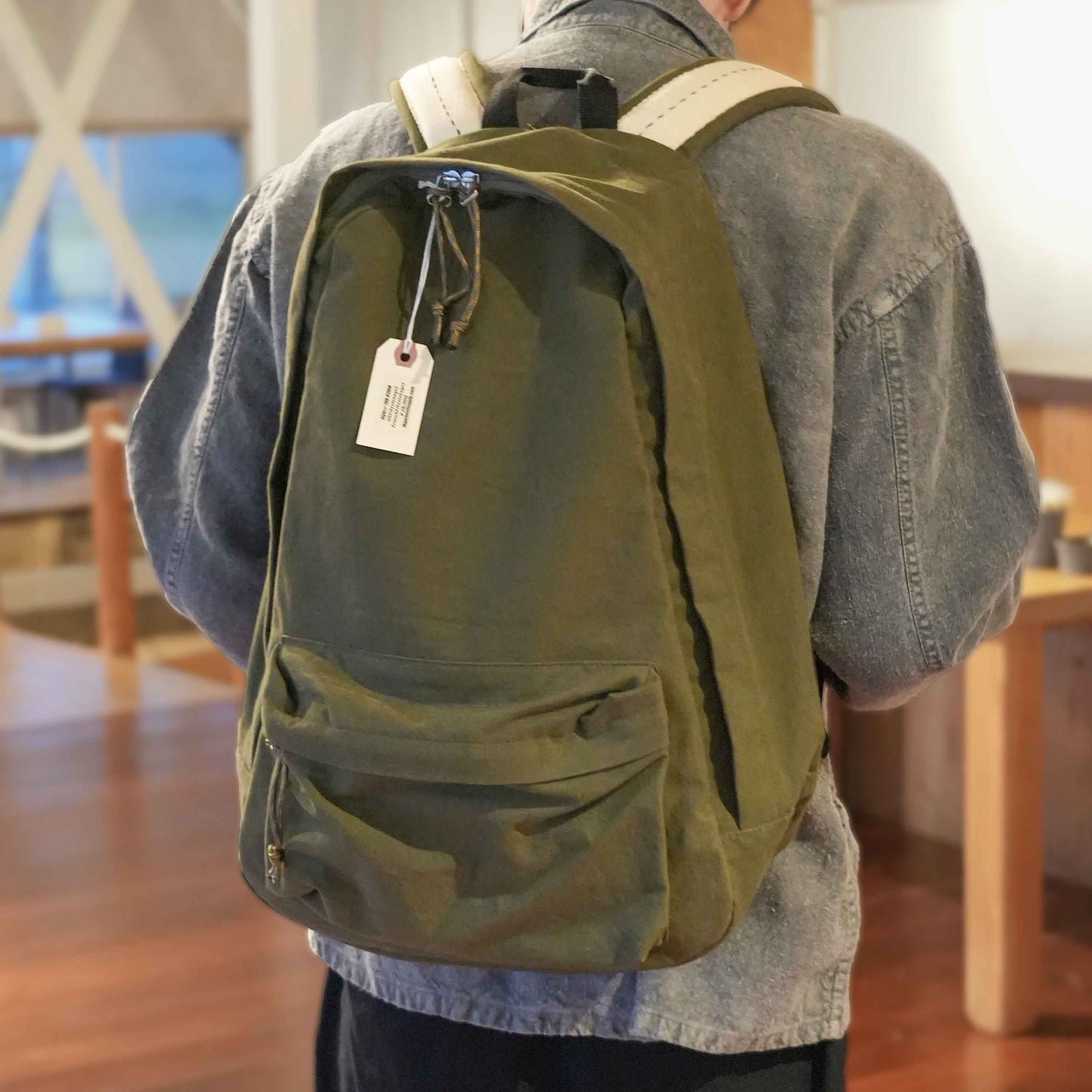 Backpack-バックパック使用イメージ2（USビンテージテントリメイク）T.K GARMENT SUPPLY｜リメイク・リサイクル・ナチュラルをメインコンセプトとして掲げたブランド