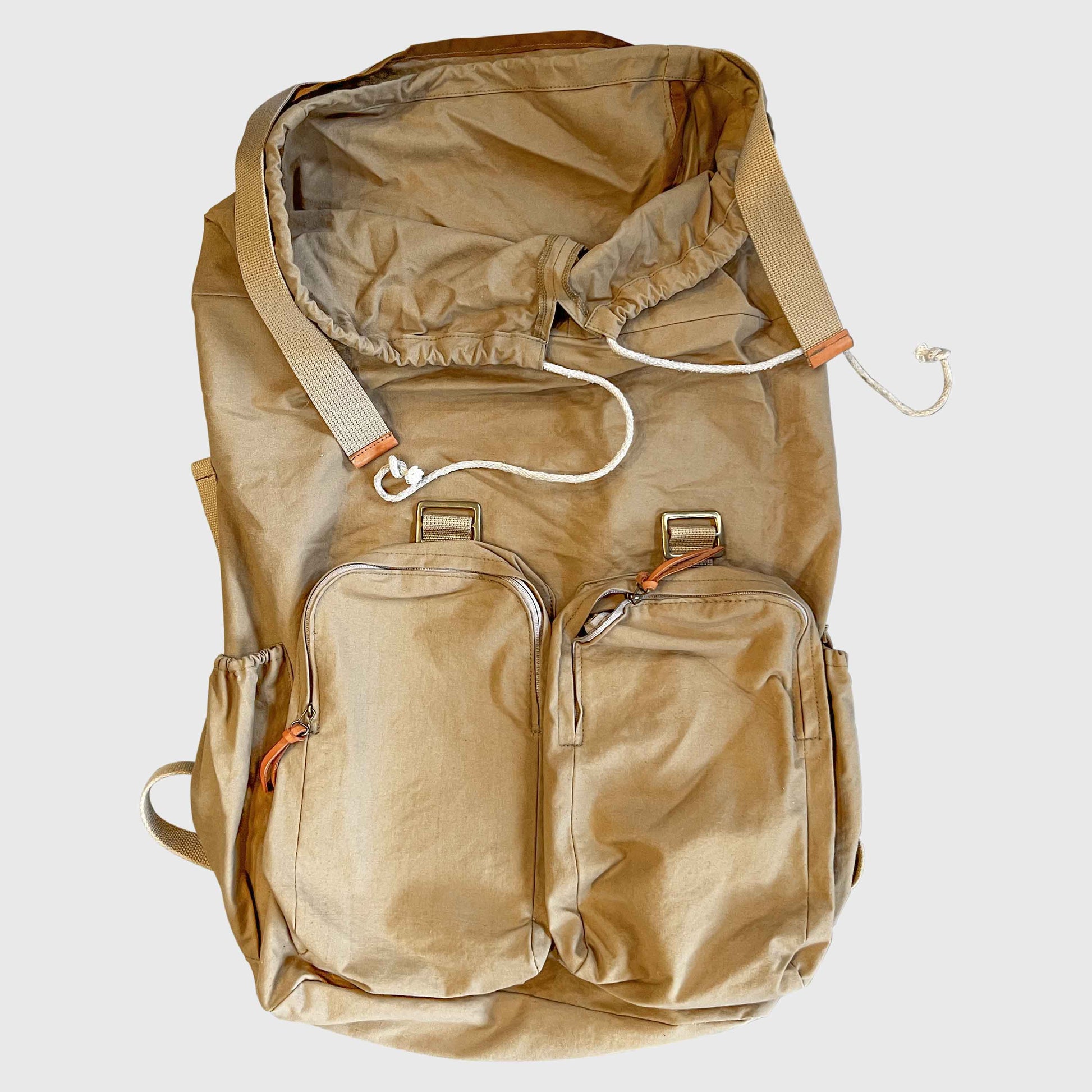 BIG Backpack開け口（フランス軍ビンテージテントリメイク）T.K GARMENT SUPPLY｜リメイク・リサイクル・ナチュラルをメインコンセプトとして掲げたブランド