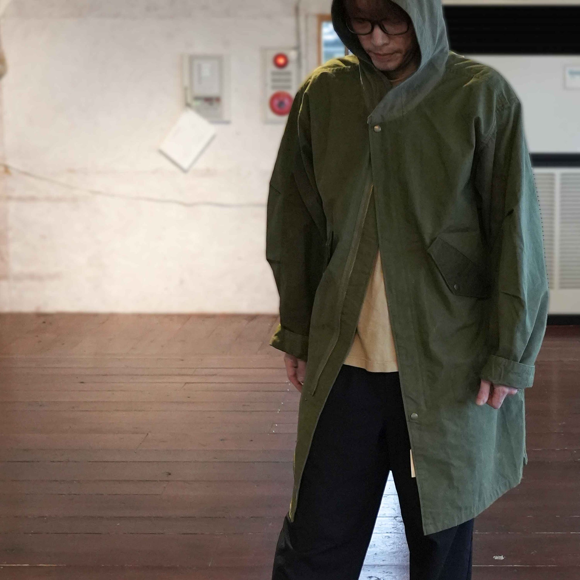M51 フード付ロングコート(US ARMYヴィンテージクロスリメイク)T.K GARMENT SUPPLY｜リメイク・リサイクル・ナチュラルをメインコンセプトとして掲げたブランド　着用イメージ