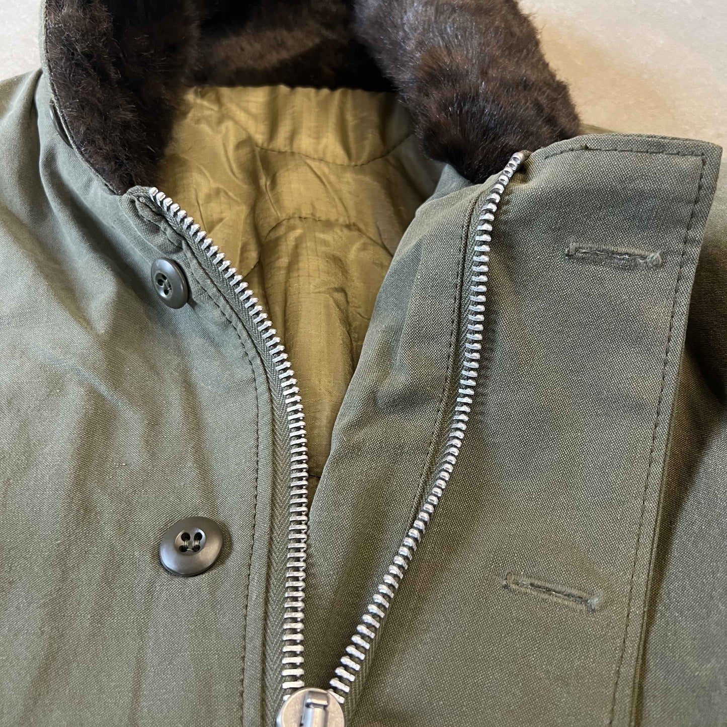 トラベラー・デッキジャケット（US ARMYビンテージテントリメイク）｜T.K GARMENT SUPPLY｜リメイク・リサイクル・ナチュラルをメインコンセプトとして掲げたブランド　首周り