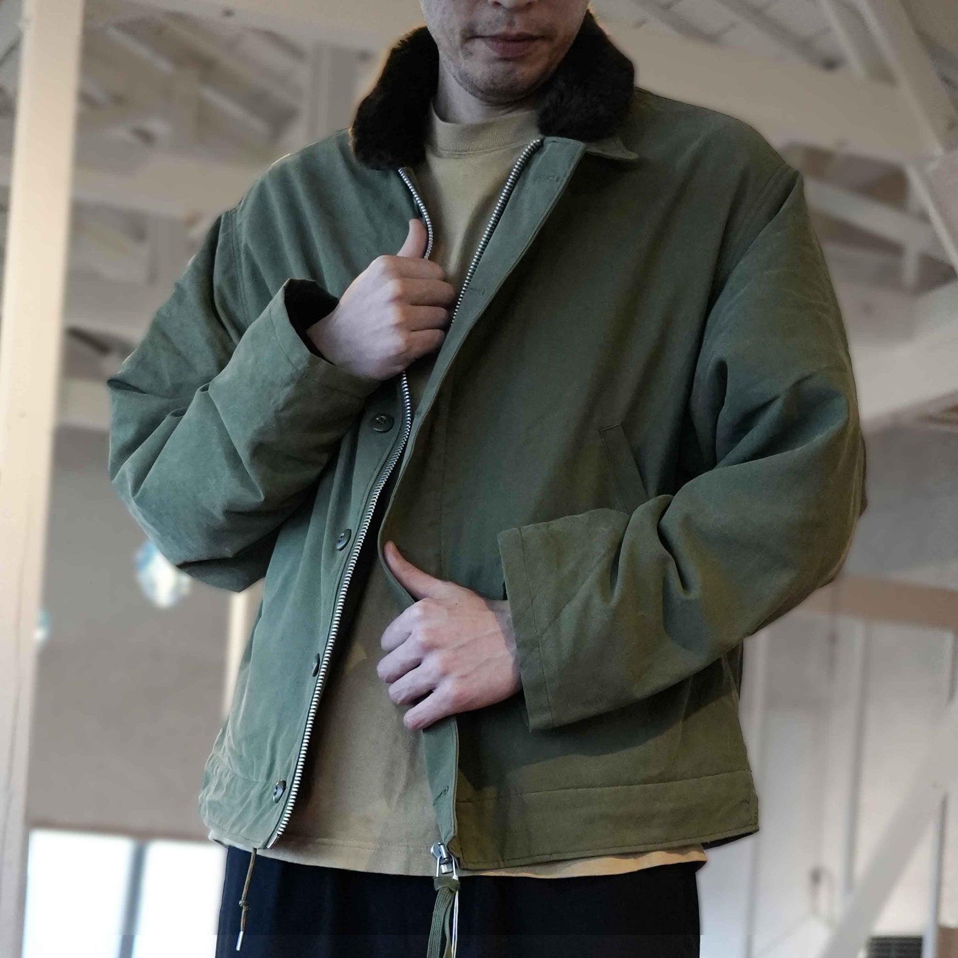 トラベラー・デッキジャケット（US ARMYビンテージテントリメイク）｜T.K GARMENT SUPPLY｜リメイク・リサイクル・ナチュラルをメインコンセプトとして掲げたブランド　着用イメージ