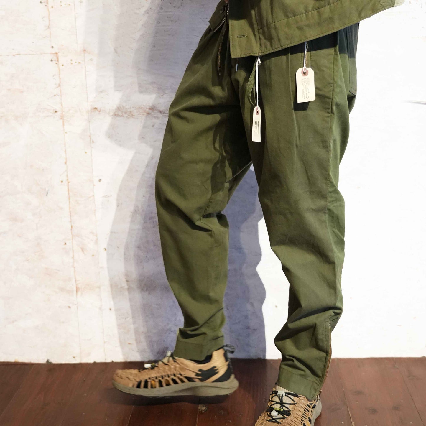 クライミングパンツ(USビンテージテントリメイク)｜T.K GARMENT SUPPLY｜リメイク・リサイクル・ナチュラルをメインコンセプトとして掲げたブランド　着用イメージ