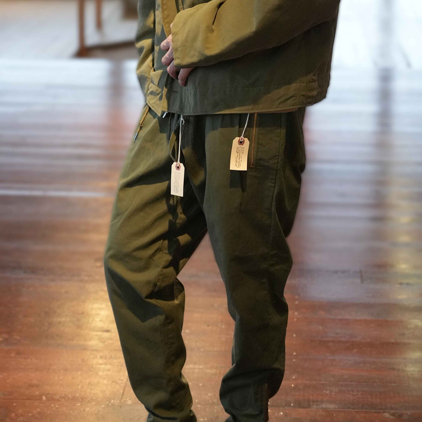 クライミングパンツ(USビンテージテントリメイク)｜T.K GARMENT SUPPLY｜リメイク・リサイクル・ナチュラルをメインコンセプトとして掲げたブランド　着用イメージ3