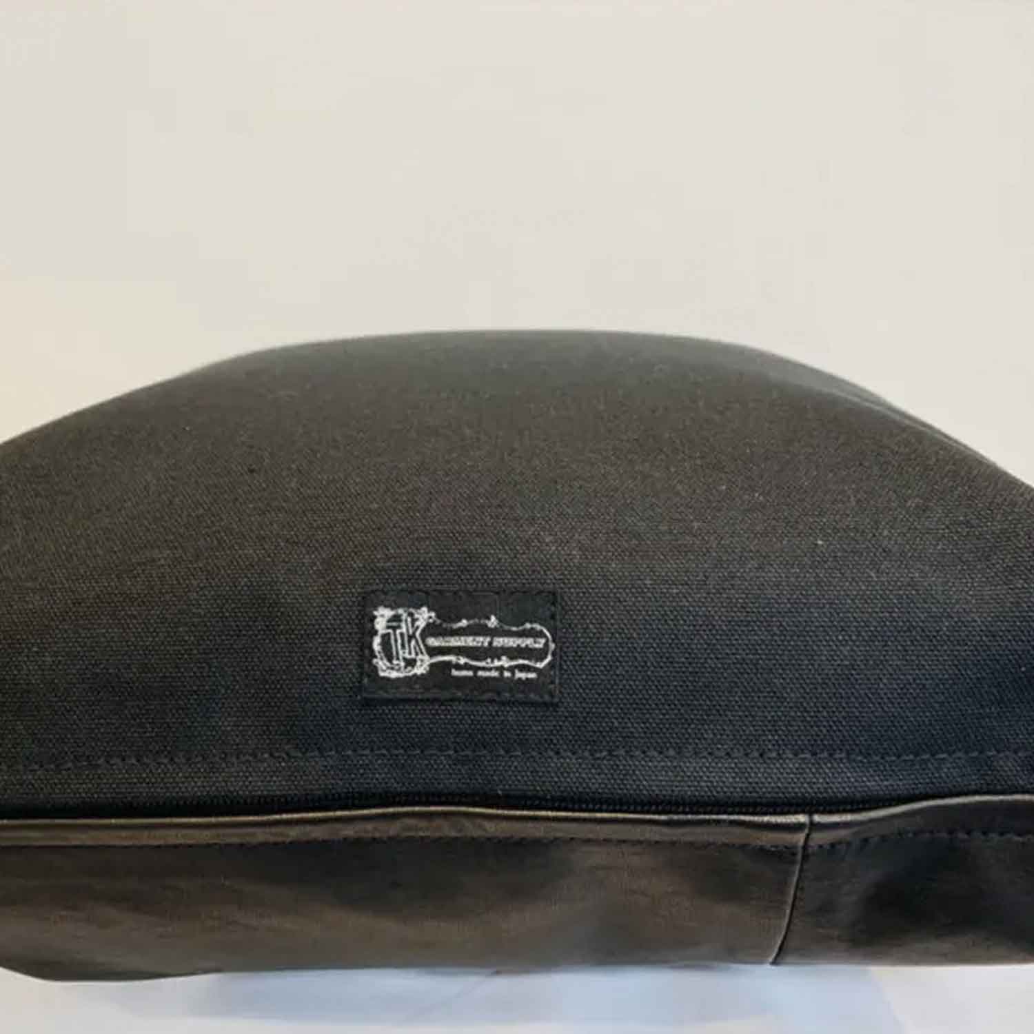 商品管理 TK-Leather クッション（TKR-CS-LPTW45）(馬革＆牛革パッチワーク45cm角ヴィンテージクッション)｜T.K GARMENT SUPPLY｜リメイク・リサイクル・ナチュラルをメインコンセプトとして掲げたブランド　横からの印象も映えます