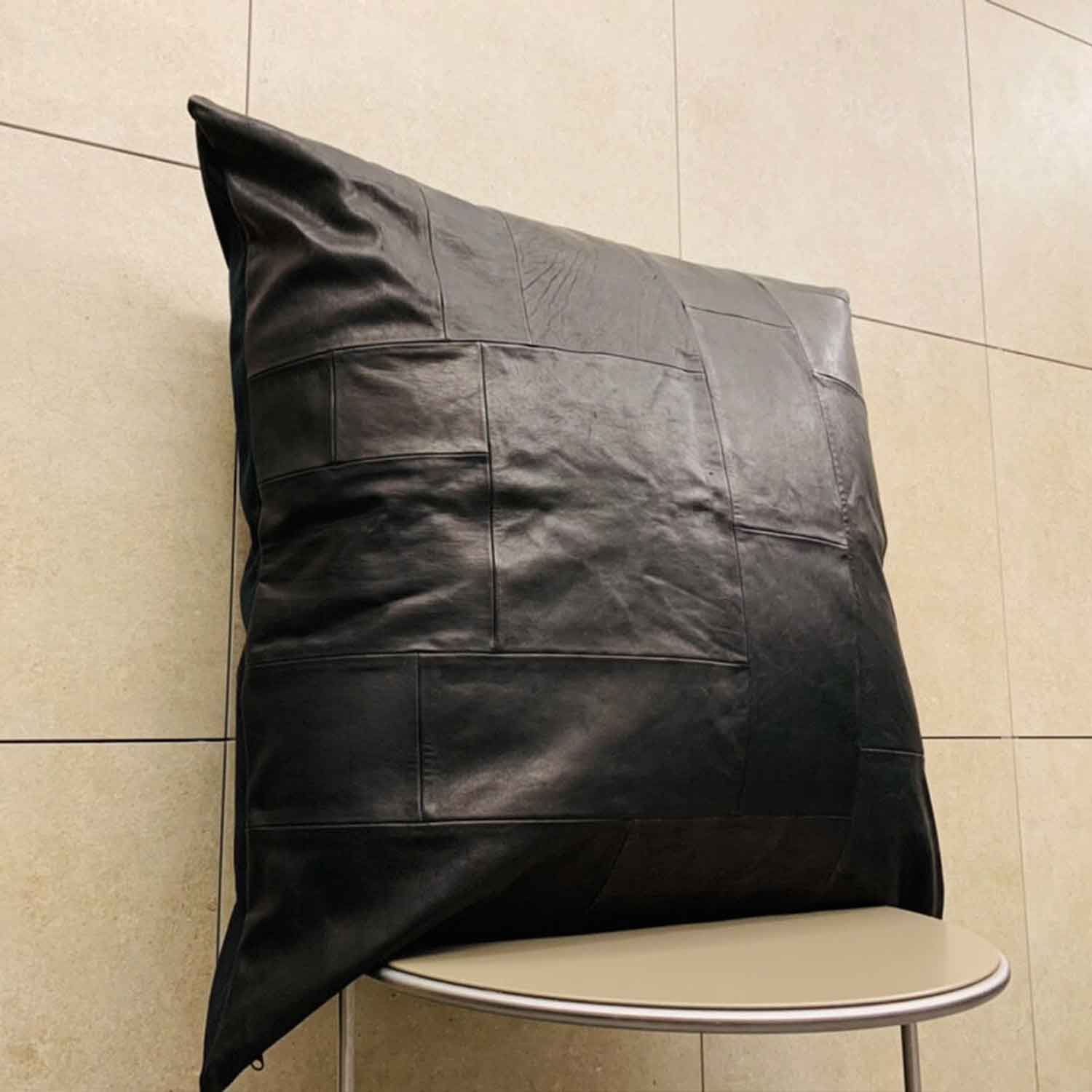 TK-Leather クッション（TKR-CS-LPTW90）(馬革＆牛革パッチワーク95cm角ヴィンテージクッション)｜T.K GARMENT SUPPLY｜リメイク・リサイクル・ナチュラルをメインコンセプトとして掲げたブランド　部屋に一つあるだけで